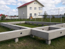 Свайный фундамент с ростверком для дома из газобетона: почему это надёжное решение