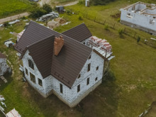 Фундамент для дома из газобетона на забивных ж/б сваях: когда это надёжное решение